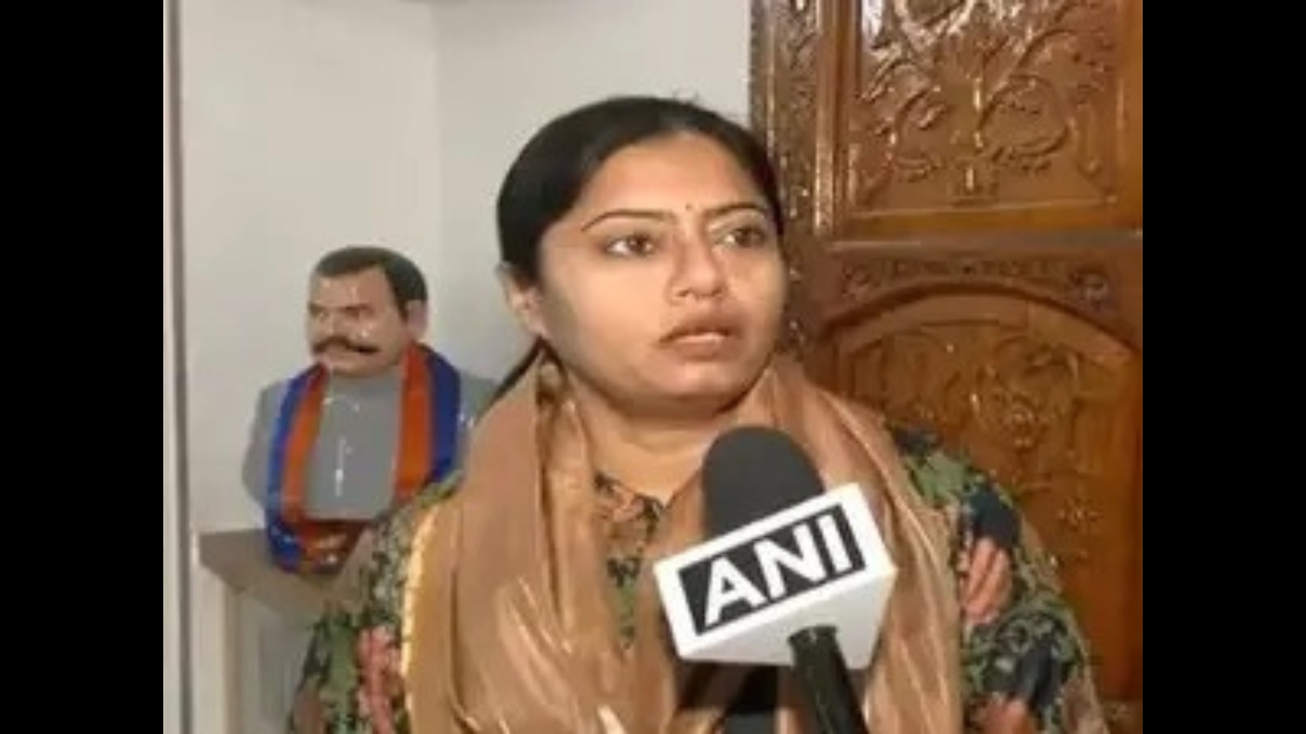 UP: Apna Dal (K) Leader Pallavi Patel Meets CM Yogi Ahead Of Bypolls ...