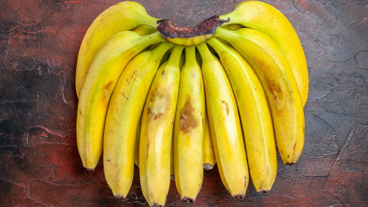 Eating bananas on empty stomach has several side effects, know the