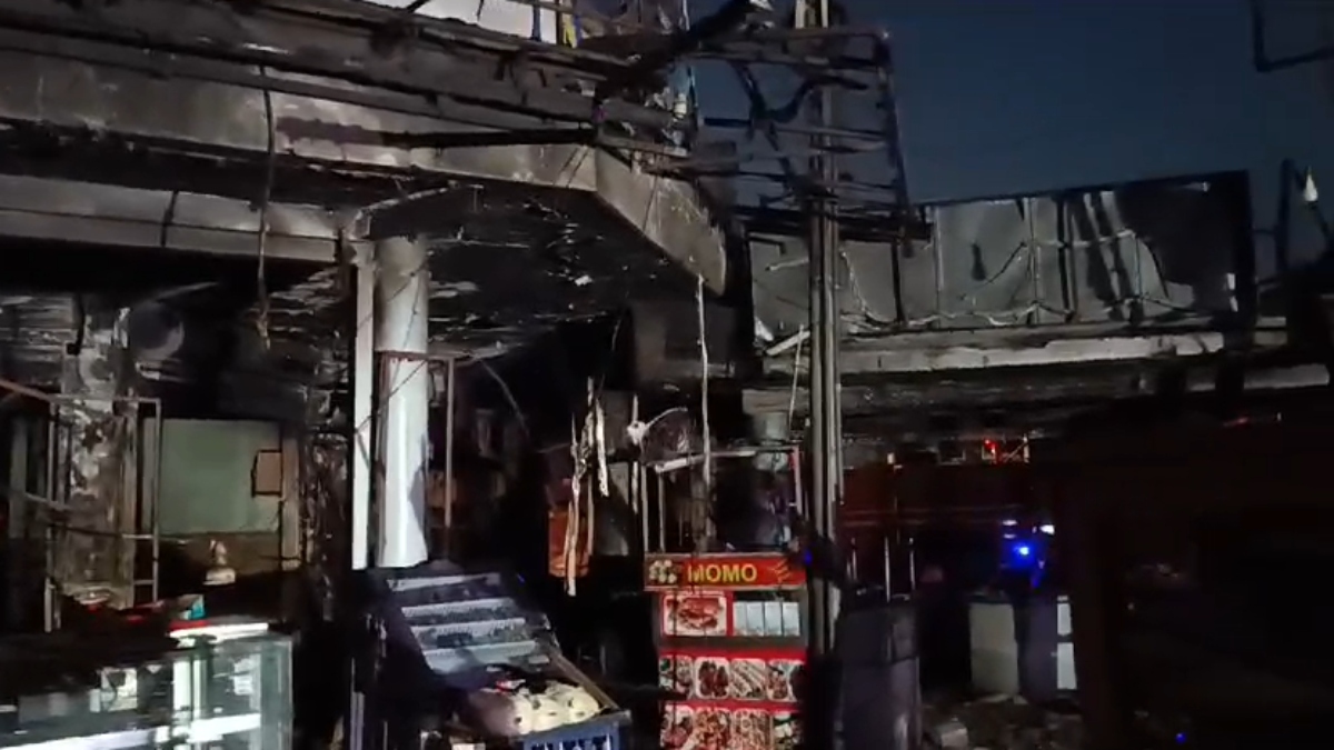 Delhi: Fire breaks out in two restaurants in INA market, six people injured | VIDEO