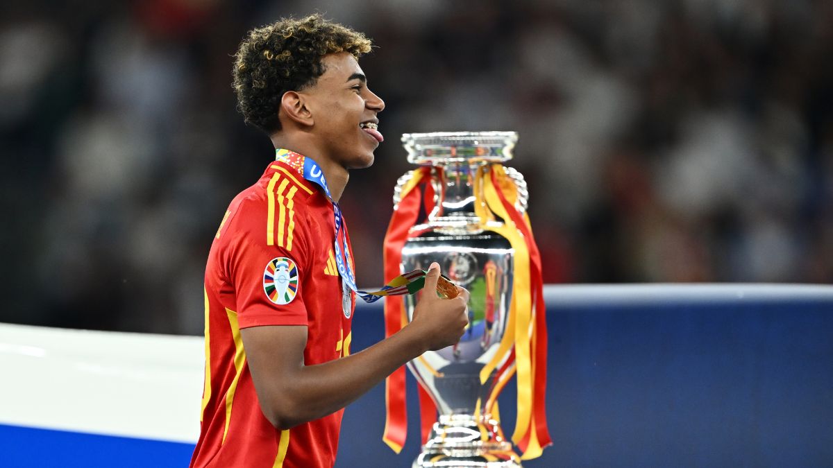 Rising Barcelona sensation Lamine Yamal picks Lionel Messi's old jersey