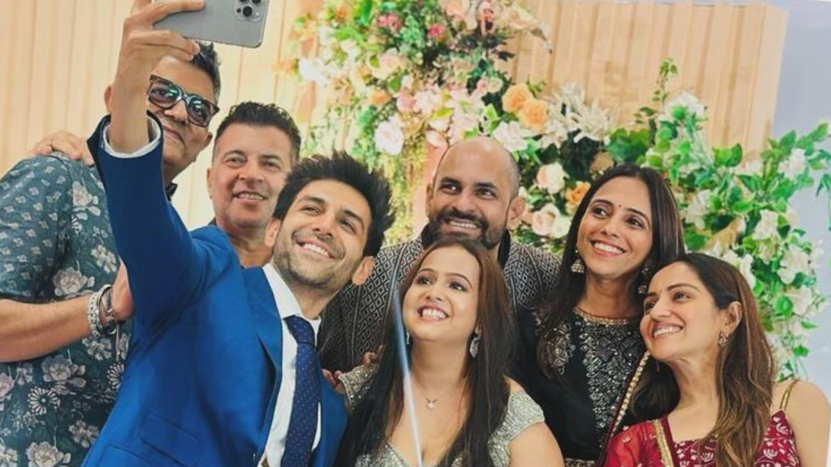 'A love...', Kartik Aaryan attends wedding of Satyaprem Ki Katha director Sameer Sanjay Vidwans