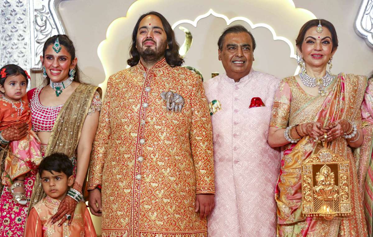 Nita Ambani's Banarasi Silk saree at son Anant Ambani's wedding grabs ...