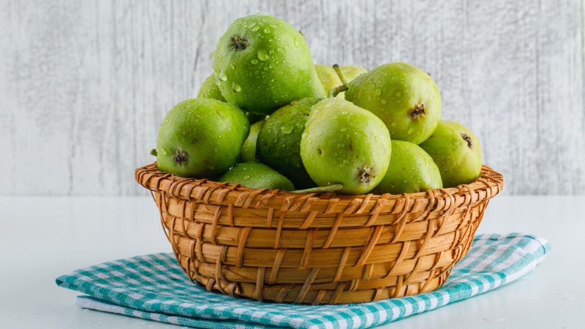 5 reasons why you should eat pears during monsoon