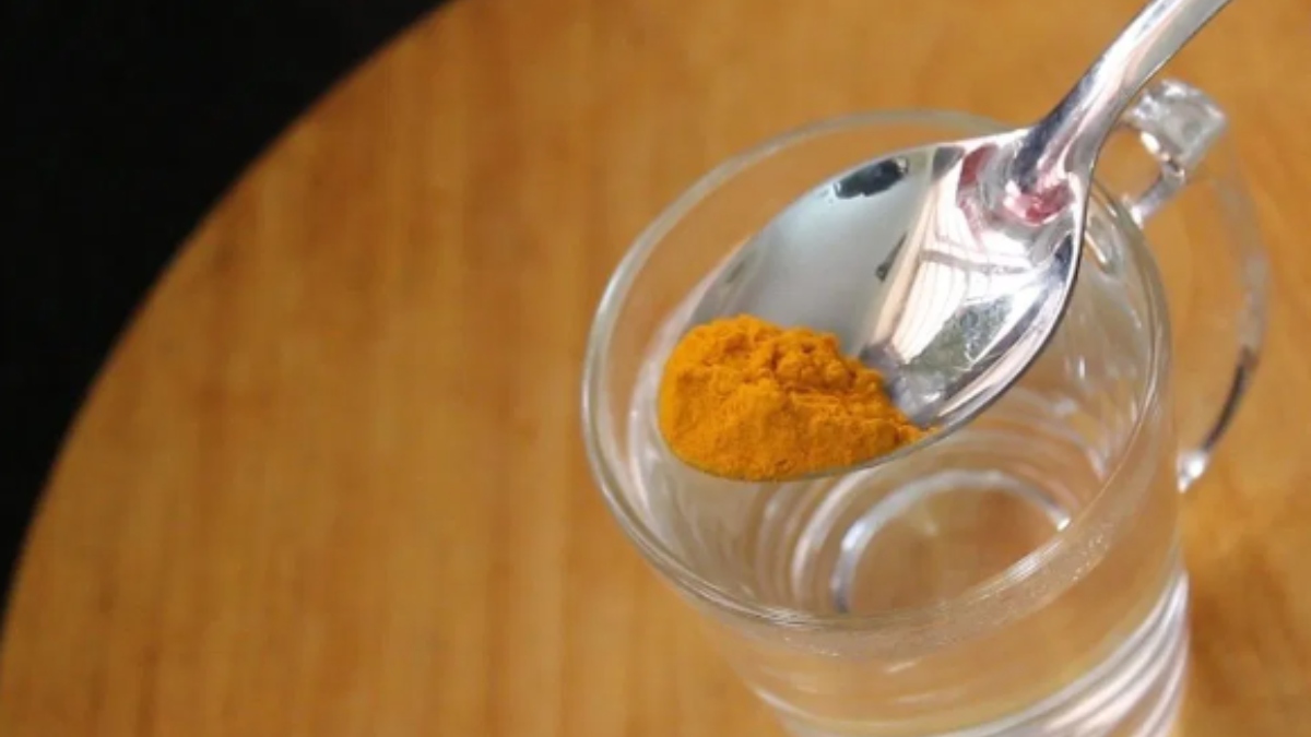 8 ways drinking water with a pinch of turmeric on empty stomach can