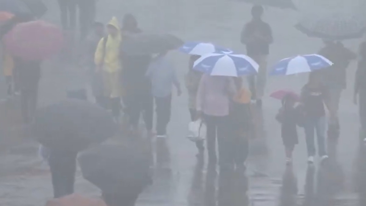 Extremely heavy rains lash Himachal Pradesh, 150 roads closed, electricity disrupted