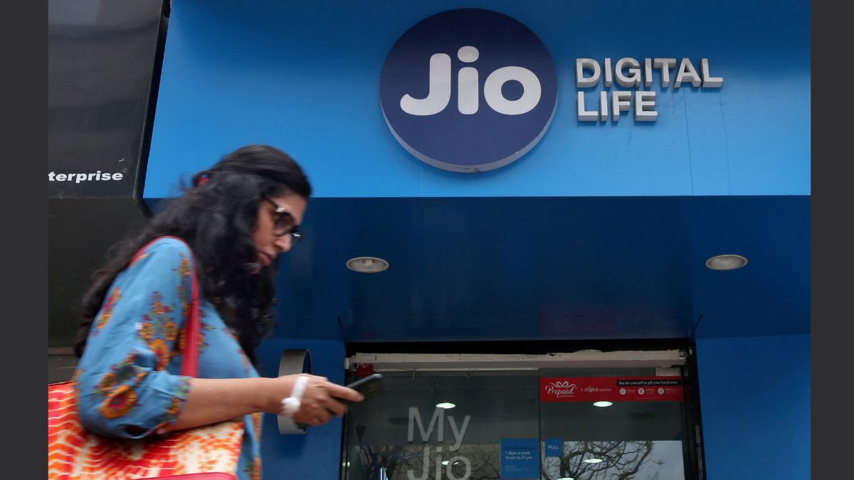 Jio launches 3 new recharge plans with free calling and OTT benefits: Details here