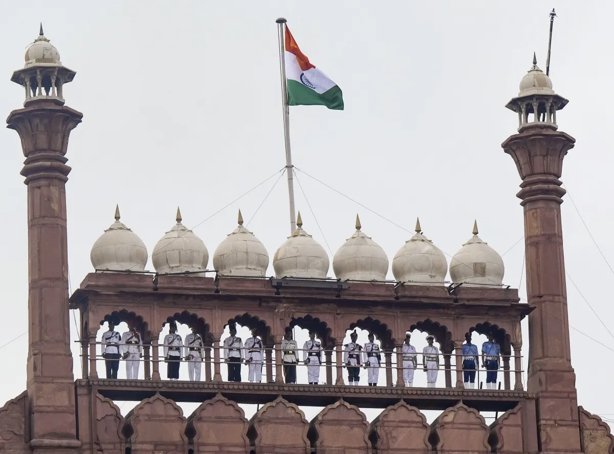 Red Fort, Jama Masjid receive bomb threat.