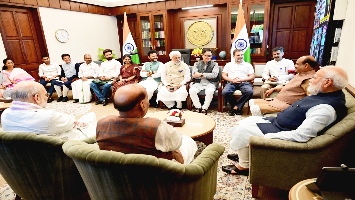 Pm Modi Rahul Gandhi Other Mps Attend Lok Sabha Speaker S Tea Meeting Photos Go Viral