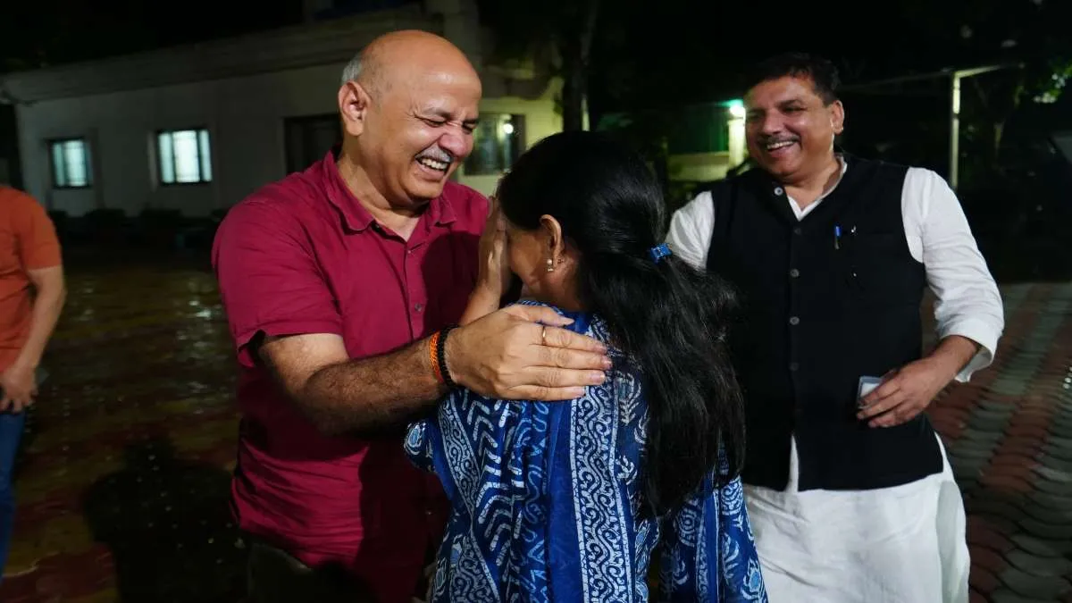AAP leader Manish Sisodia meets Sunita Kejriwal after coming out of jail in Excise Policy case