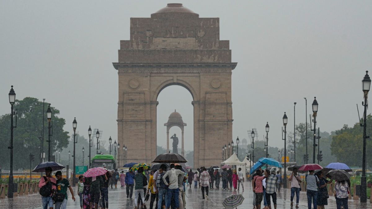 Delhi weather update: Warm start at 27 degree Celsius, air quality in 'poor' category | DETAILS