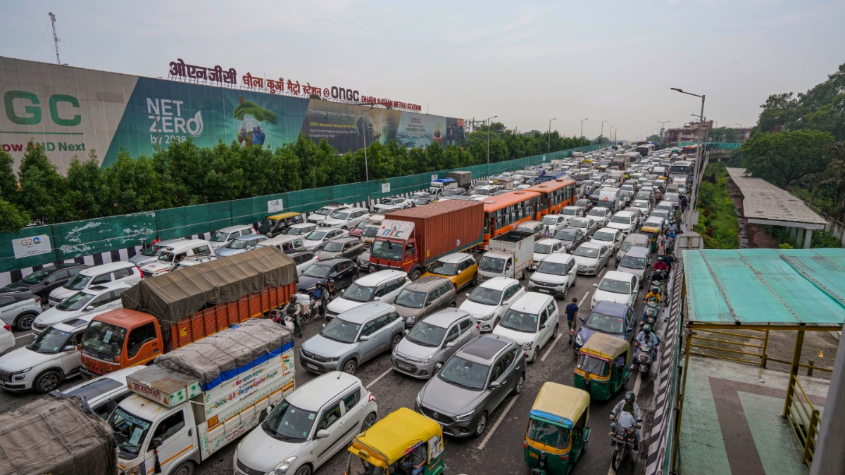 IMD weather update: Heavy rainfall hits Delhi-NCR, thunderstorms cause disruptions