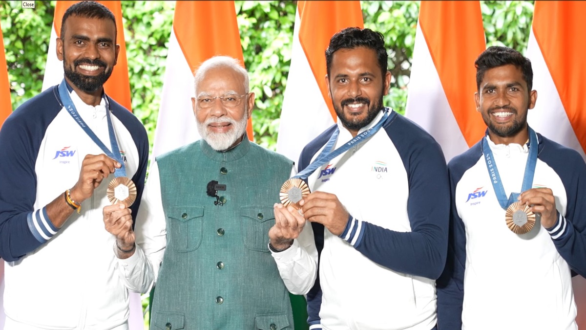 PM Modi meets and felicitates India's Paris Olympics contingent at his residence on Independence Day | Watch