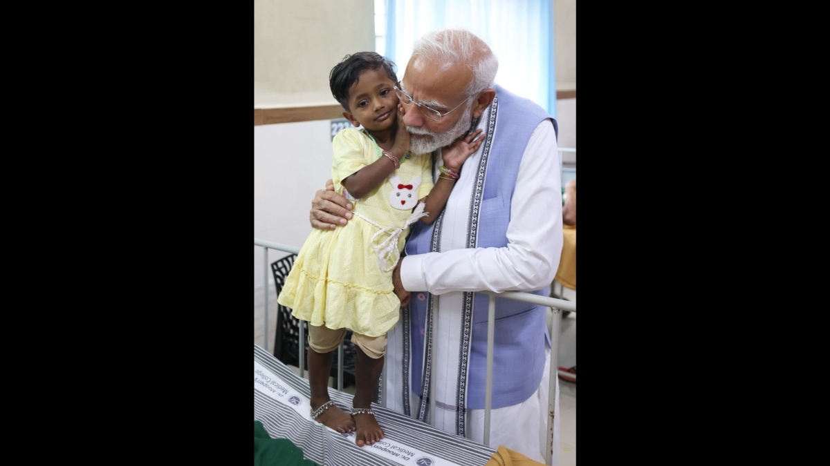 Wayanad: PM Modi's heartwarming interaction with young landslide survivor goes viral | VIDEO