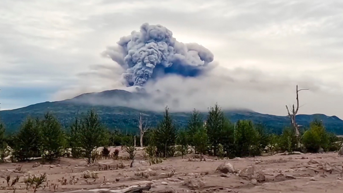 Russia: Volcano erupts after powerful earthquake in Far East, scientists warn of stronger one