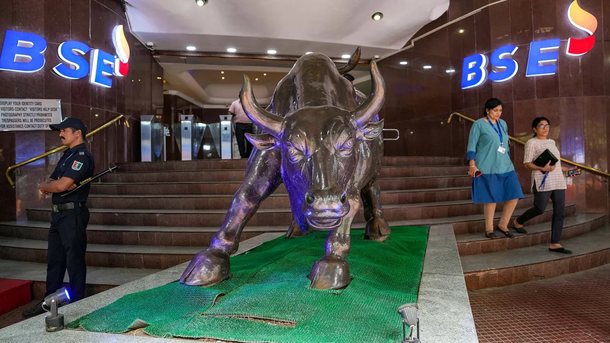 Sensex jumps 819 points on global stocks rally.
