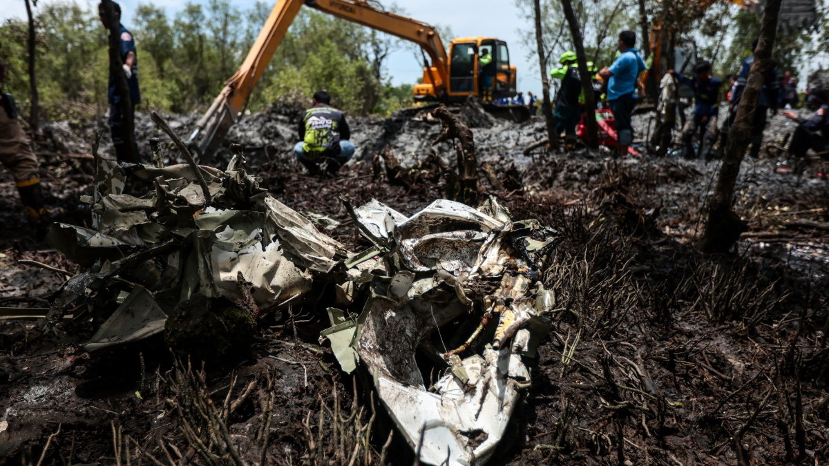 Thailand plane carrying nine, including Chinese tourists, crashes; all presumed dead | VIDEO