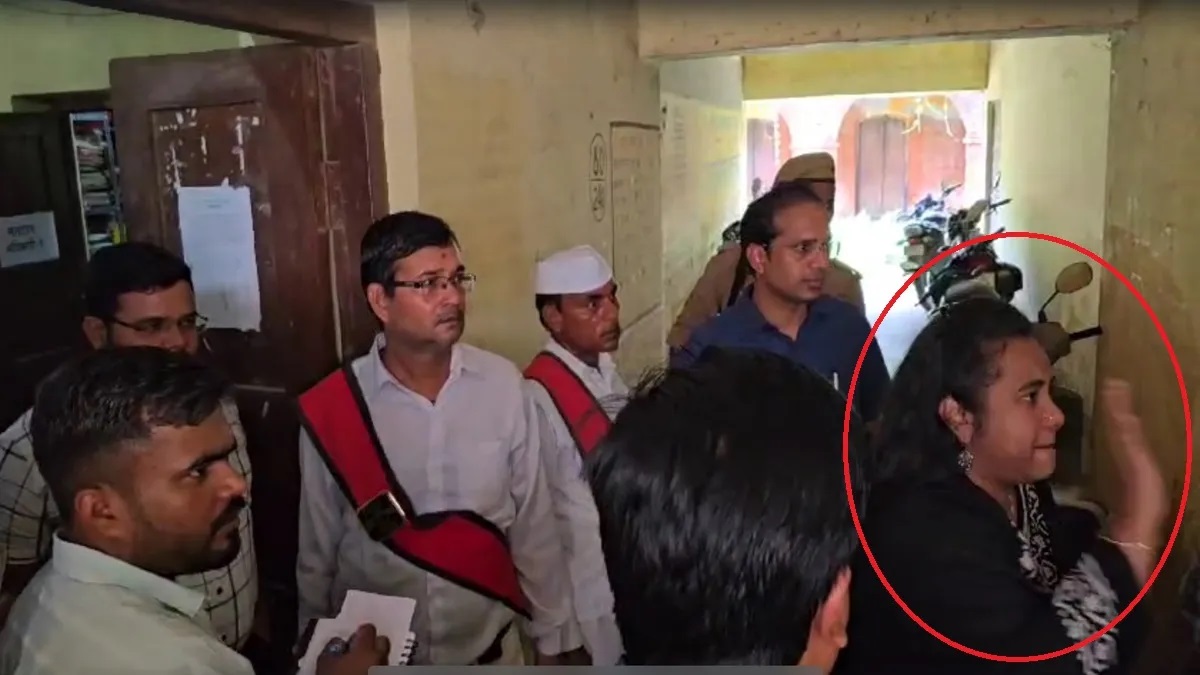 UP: Fatehpur DM loses her cool, slaps man during surprise inspection, VIDEO goes viral