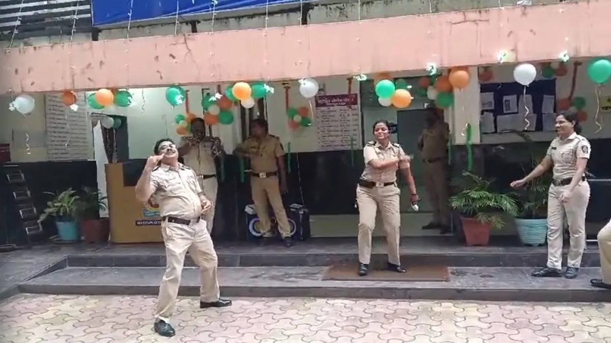 Nagpur: Four police officers suspended for viral dance video in uniform | WATCH – India TV