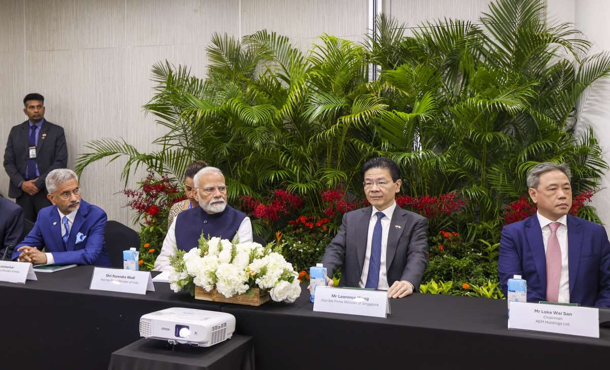 Modi Urges Singapore CEOs to Invest in India