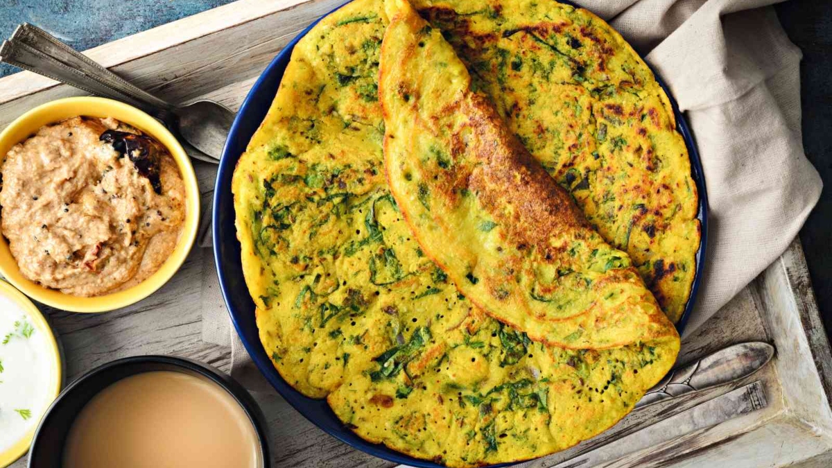 Looking for a healthy breakfast option? Try THIS easy Moong and Spinach Chilla recipe, know benefits