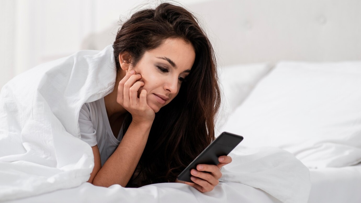 Do you check your phone immediately after waking up? Beware of these harmful effects of screen