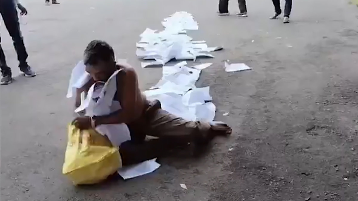 Farmer rolls his way to Collector's office with list of unheard corruption complaints | WATCH viral video