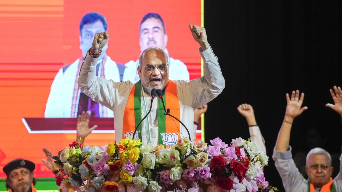 Shah Warns of State-Sponsored Infiltration in Bengal, Demands BJP Govt for 2026 Elections