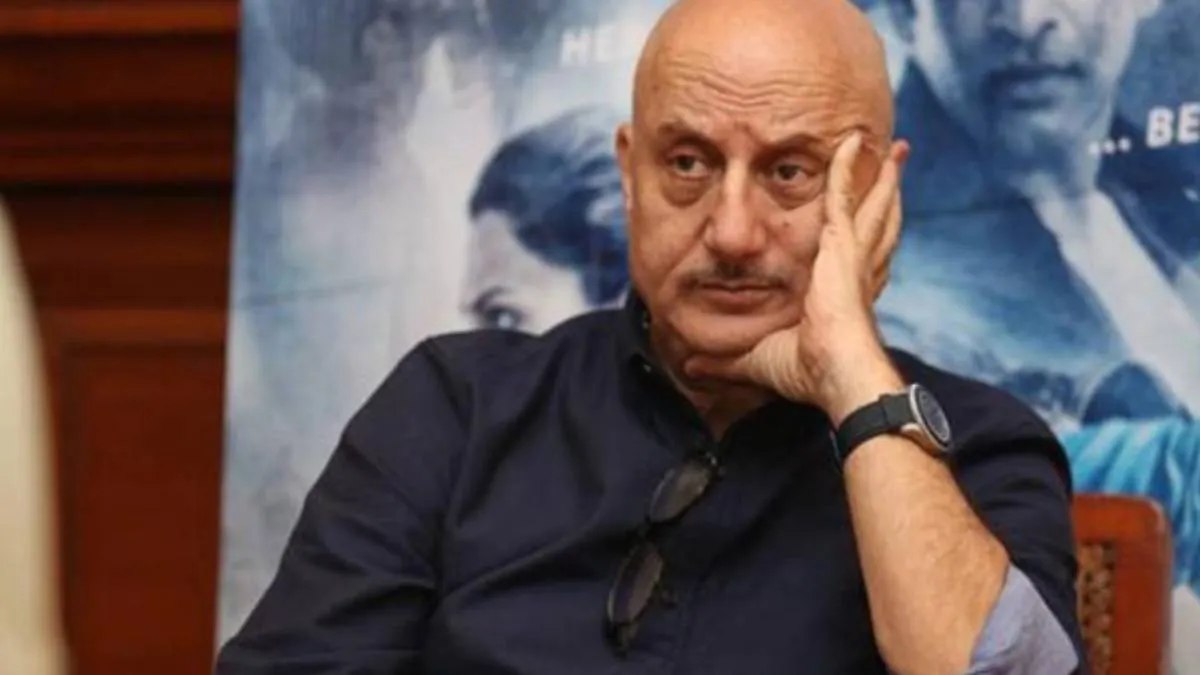 अनुपम खेर को वह घटना याद आई जब एक मंदिर के बाहर उनकी कार चोरी हो जाने के बाद पुलिस हँसी थी – इंडिया टीवी