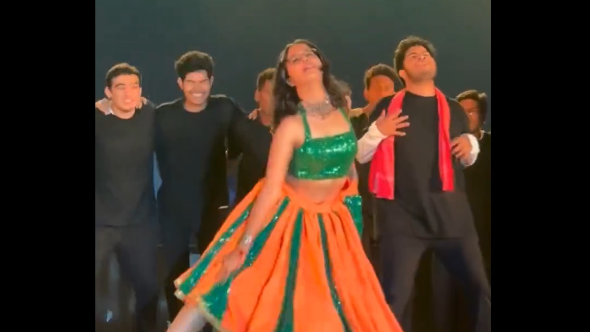 Iit Bombay Female Student S Dance On Munni Badnaam Leaves Internet In