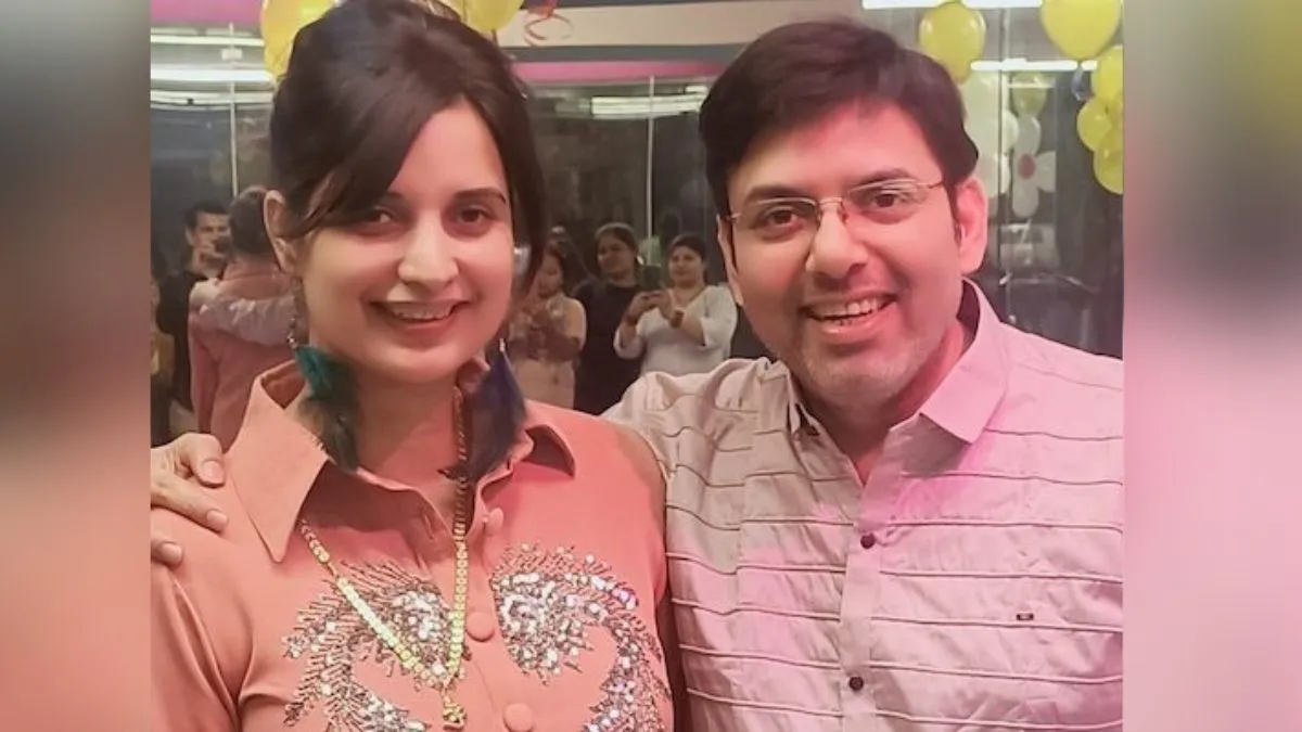 The couple was identified as Rajeev Kumar Dubey and his wife Rashmi Dubey.