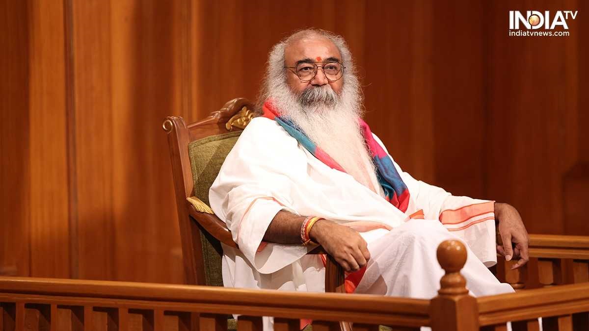 Acharya Pramod Krishnam praises Narendra Modi in Aap Ki Adalat and says there has been no PM like him and neither will there be Indian television