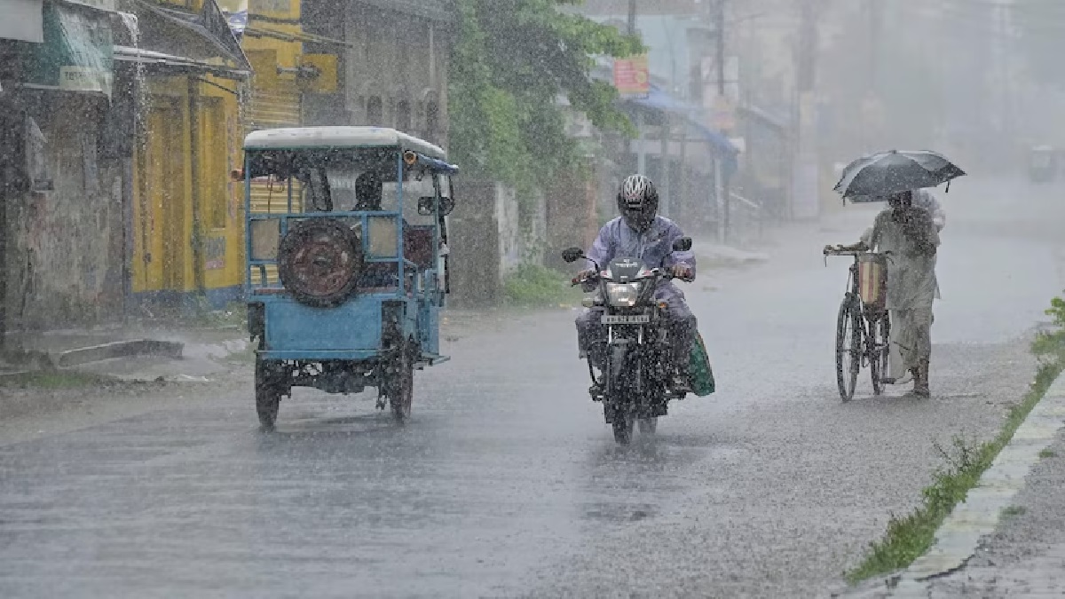 Weather Report: IMD predicts heavy rainfall in several regions, yellow alert in THESE states