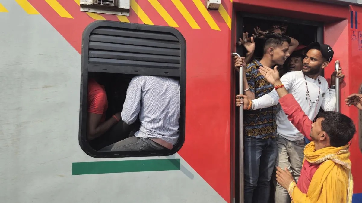 Crowded Train Ride: Over 4,500 Passengers Forced to Use Train Toilets on Bihar Express