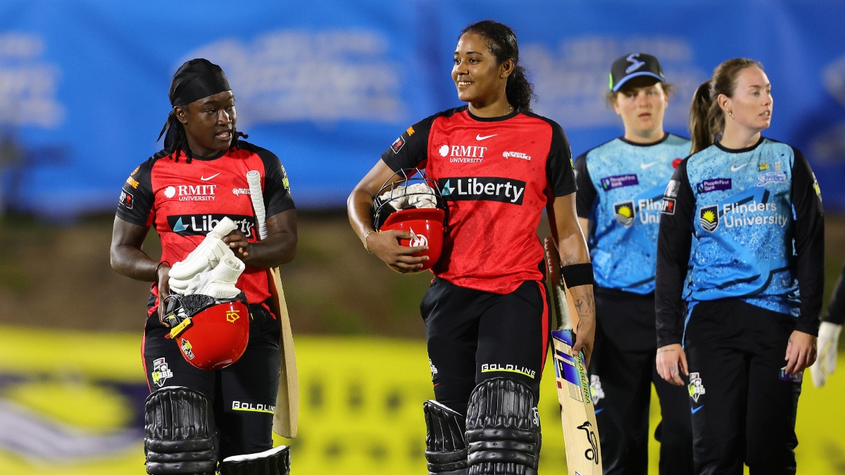 Hayley Matthews, Deandra Dottin make mockery of Strikers' bowling as Renegades pull off WBBL's biggest chase