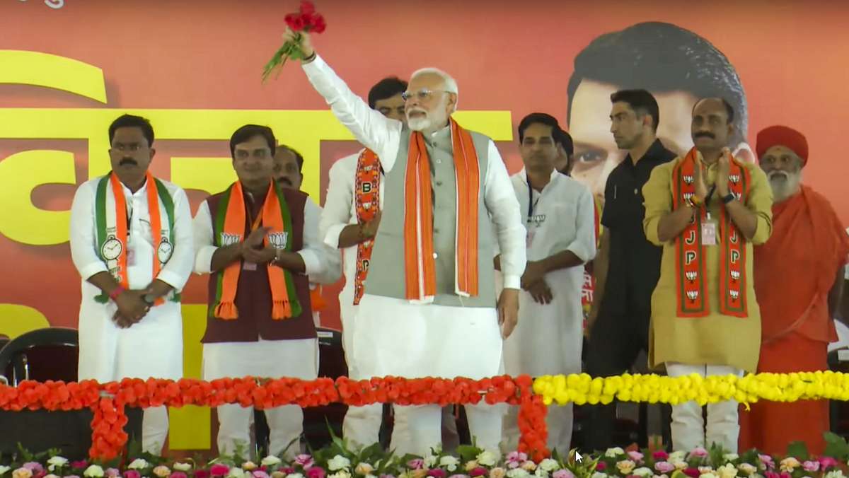 Modi Vows to Make 3 Crore Women 'Lakhpati Didi' in Maharashtra Election Rally