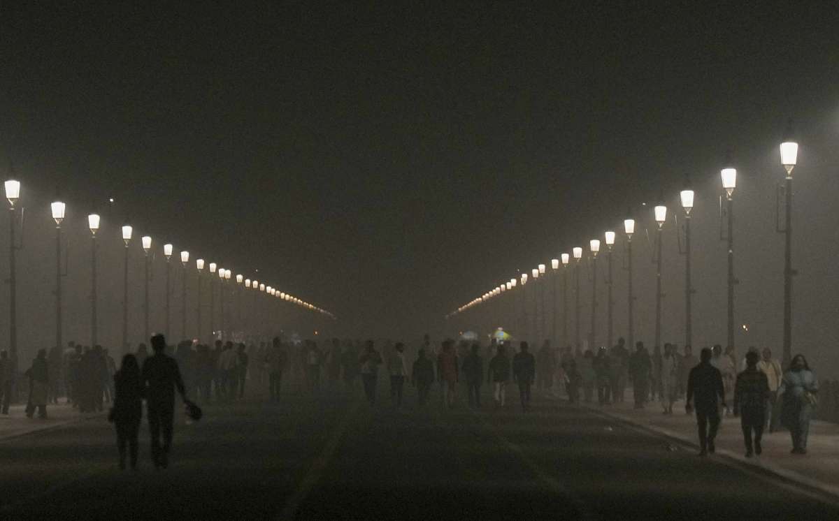 Delhi air quality deteriorates to season's worst, AQI in 'severe plus' category | Check details