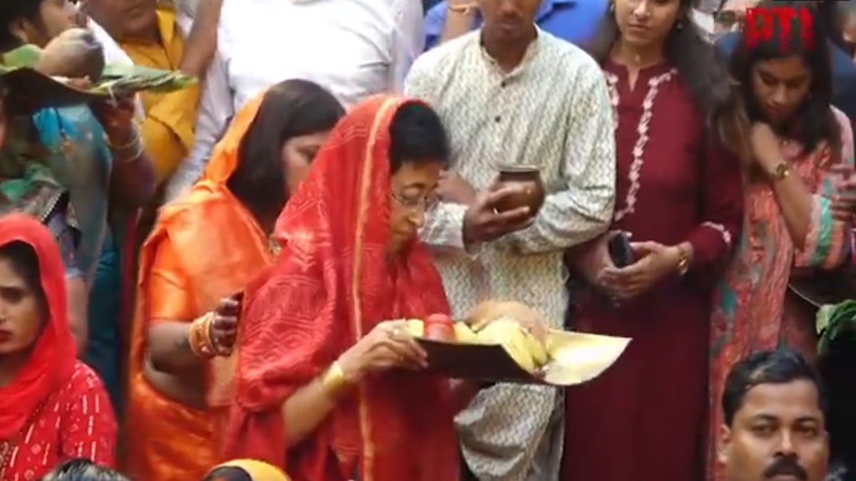 Chhath Puja celebrations: Delhi CM Atishi performs 'sandhya arghya' at Giri Nagar ghat | WATCH