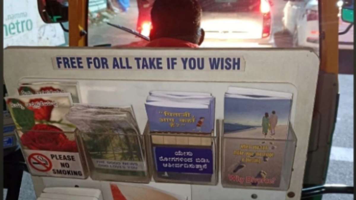 Bengaluru auto driver turns his vehicle into 'mini library', offers free books to passengers