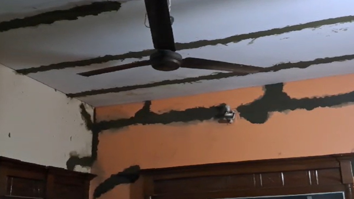 Cracks appear in over 1,700 houses in Agra due to Metro rail project, locals express concern: Video