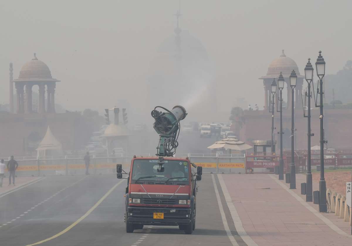 Delhi air pollution: AQI remains very poor, residents complain of health issues