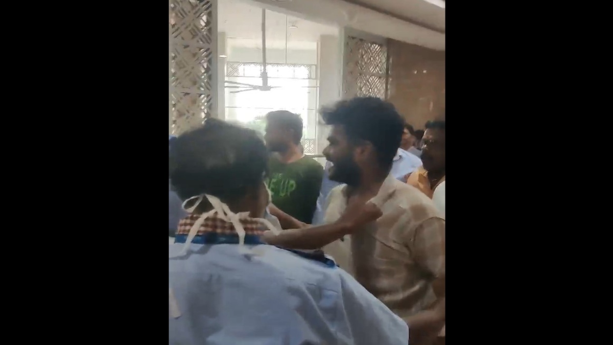 Video shows patient's son walking away after stabbing doctor in Chennai, thrashed after being caught