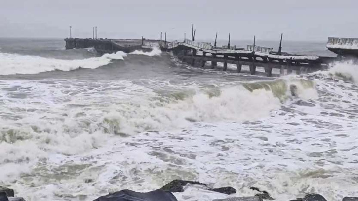 Cyclone Fengal Updates: Landfall date and time, wind speed, travel advisory | All you need to know