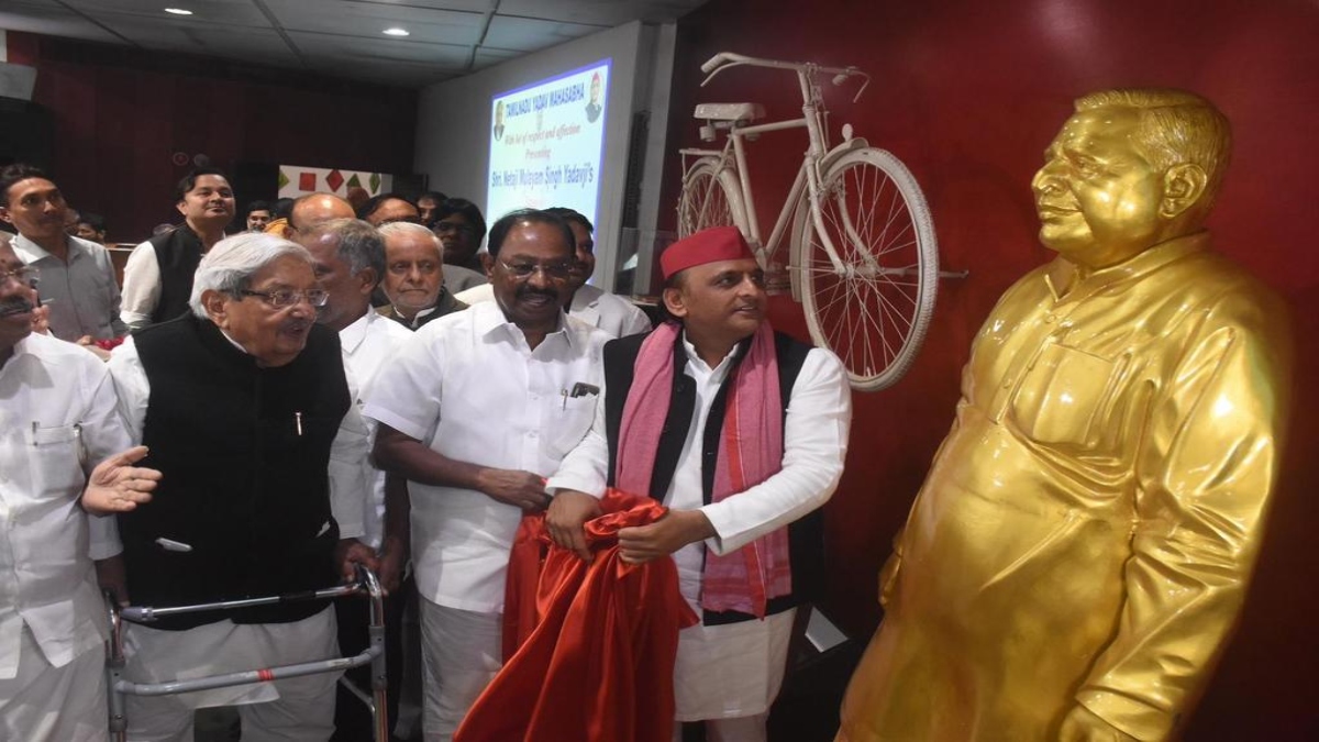 Lucknow: Akhilesh Yadav unveils father Mulayam Singh Yadav’s statue on his 85th birth anniversary