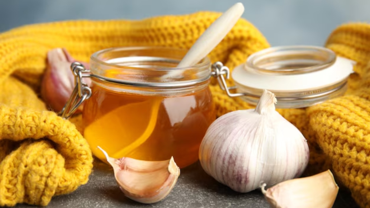 Consuming garlic dipped in honey has several health benefits, know how much to eat in a day