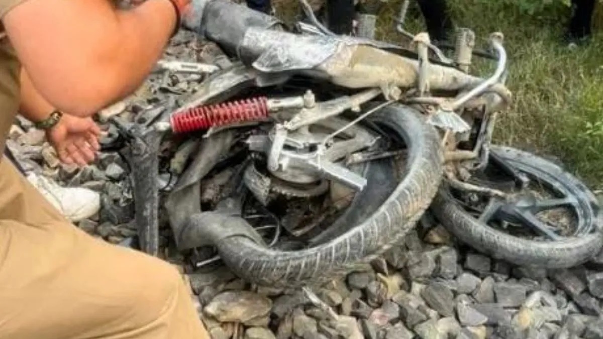 Uttar Pradesh: Bike placed on railway tracks of Vande Bharat train in Prayagraj, major tragedy averted