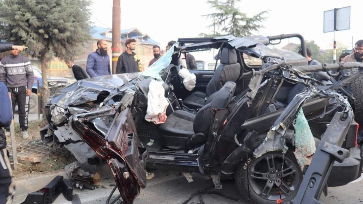 'Speed thrills but kills': Two teens dead, one critical in Srinagar-Baramulla Highway crash | VIDEO