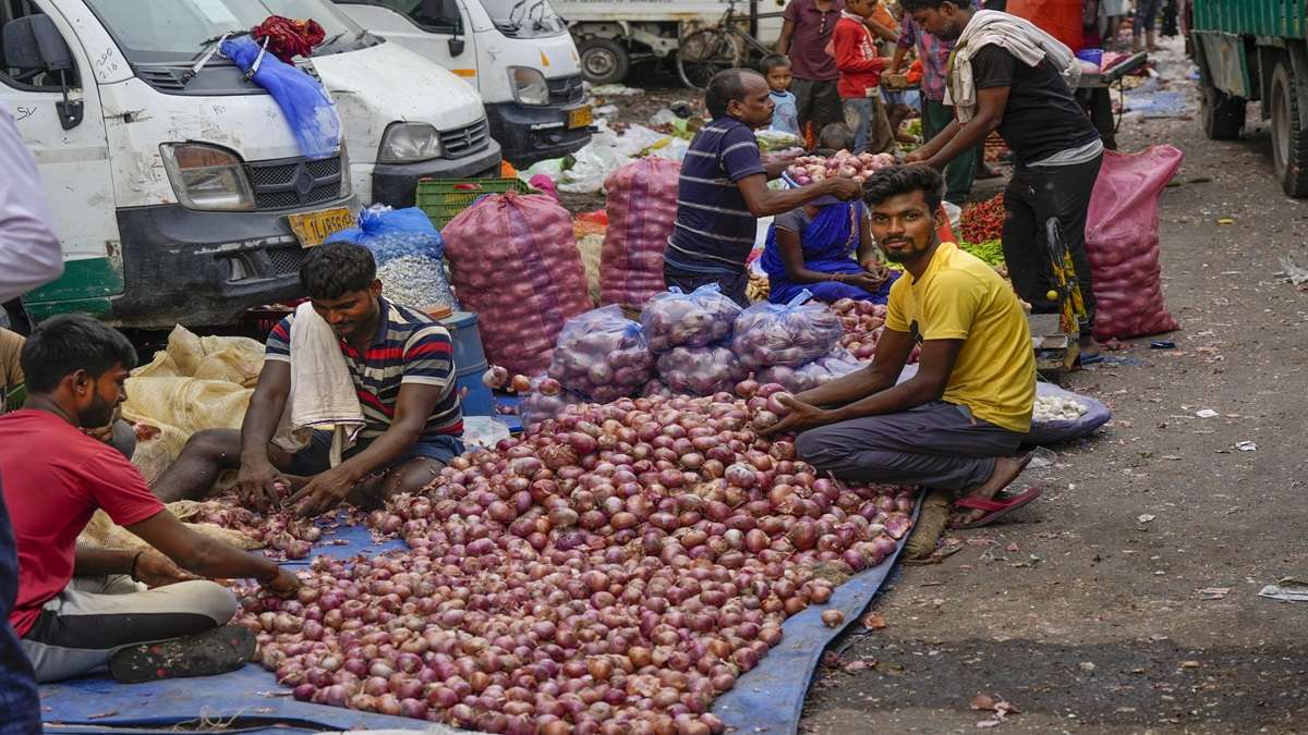 Wholesale inflation rises to 2.36 per cent in October mirroring retail figures, food costs up 11.59 per cent