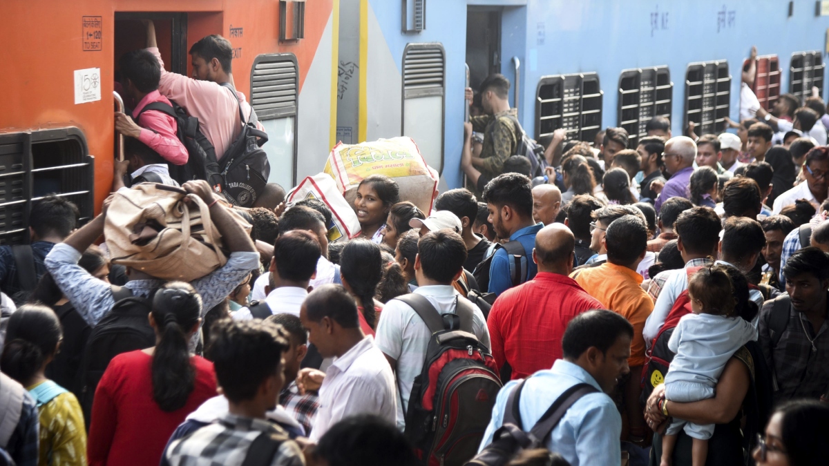 Historic! Over 3 crore passengers travel in train on a single day, Indian Railways sets new record – India TV