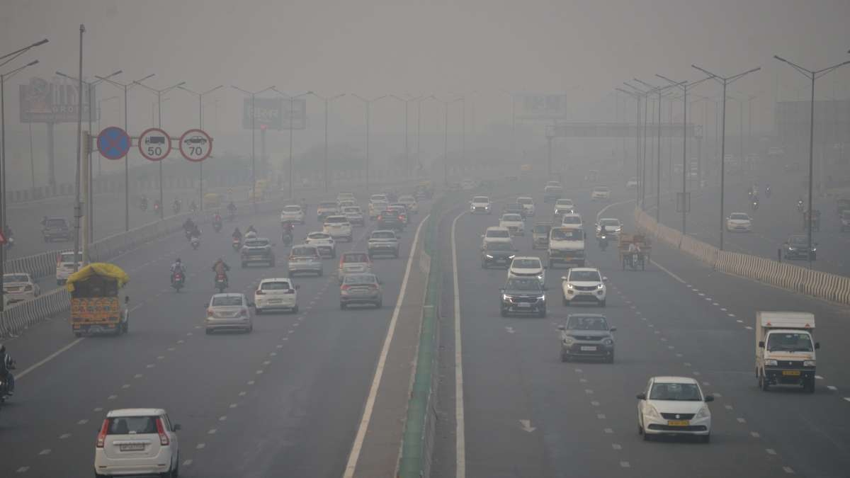 Delhi's air quality continues to be 'very poor', hospitals see surge in respiratory cases