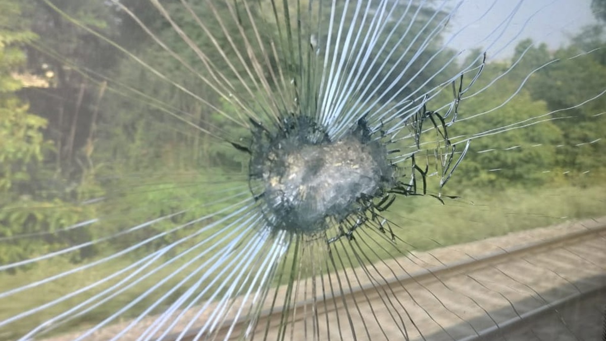 Stones pelted at Vande Bharat Express again, window glasses broken, case filed